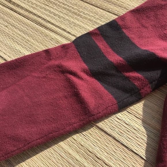 🍁50% Off Sale 🍁 Guess sweater - Picture 5 of 9